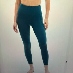 Athleta High Rise 7/8 Length Legging NWT Medium